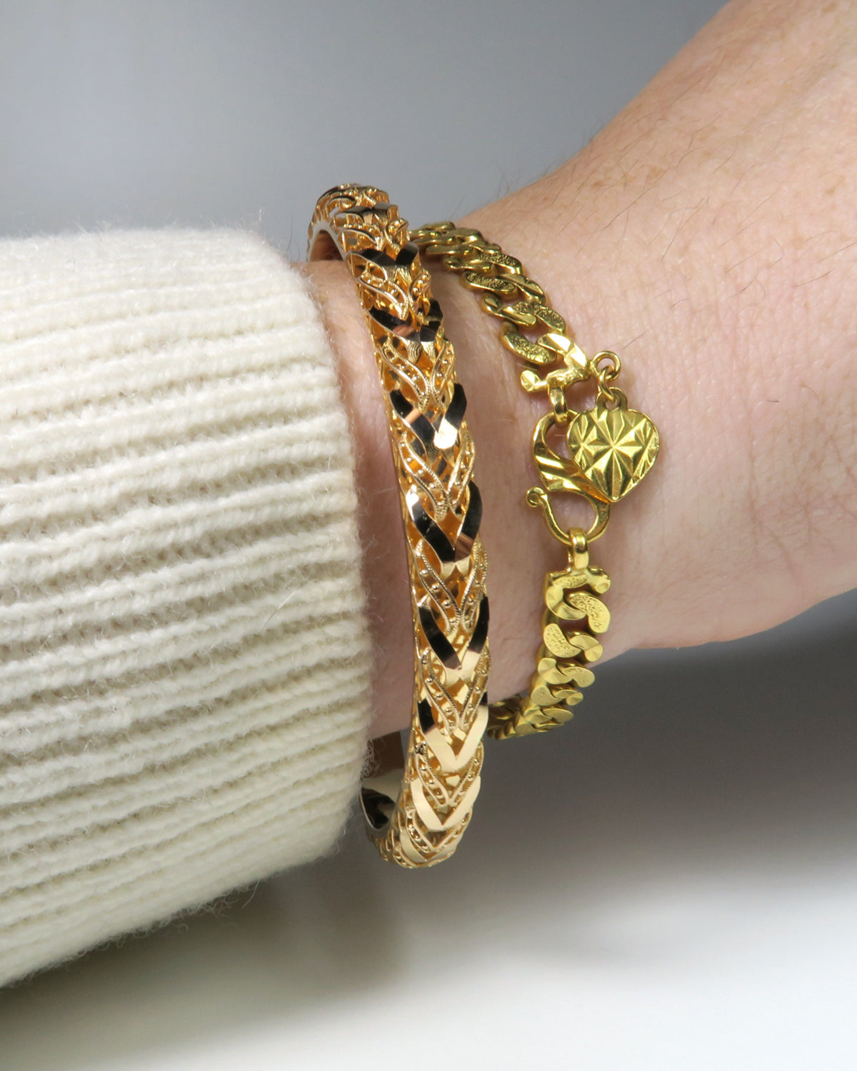 21CT ROSE GOLD BANGLE - 8.89 GRAMS