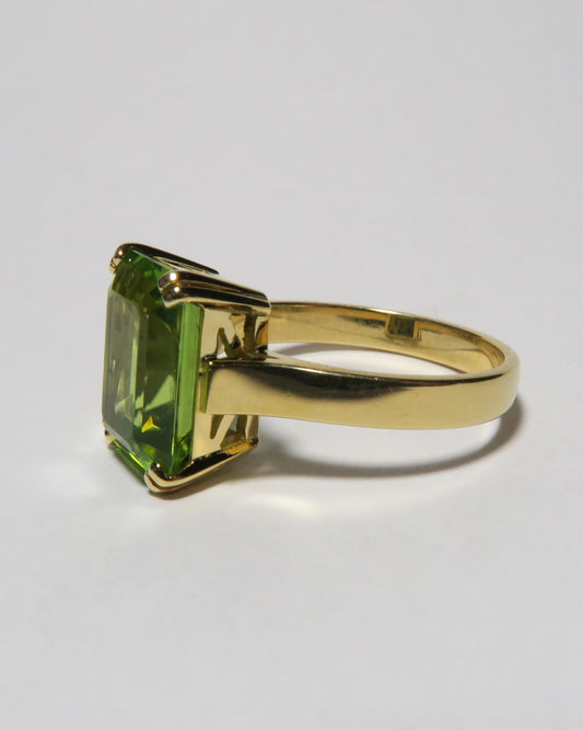 18CT GOLD HANDMADE PERIDOT RING