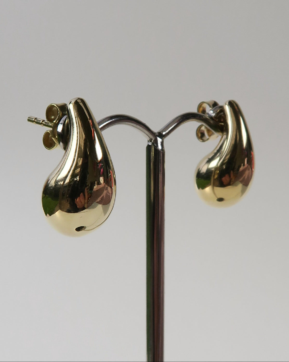18CT GOLD TEAR DROP EARRINGS