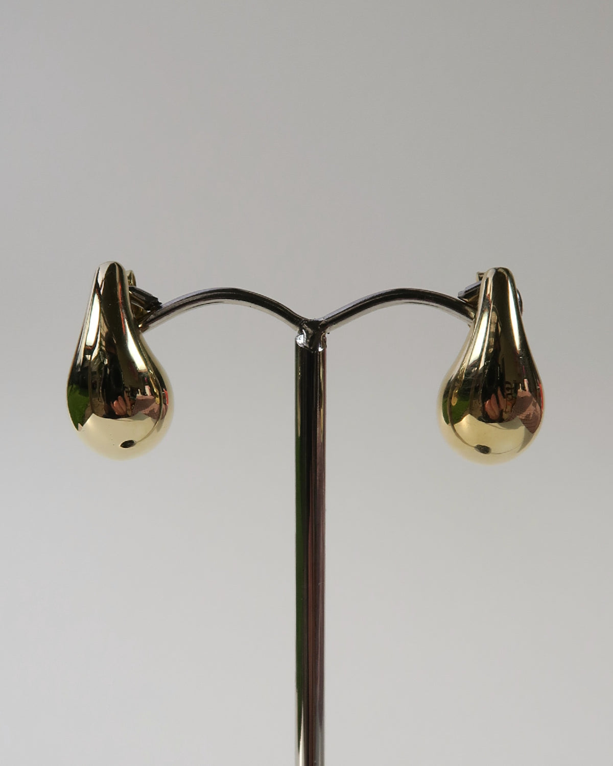 18CT GOLD TEAR DROP EARRINGS
