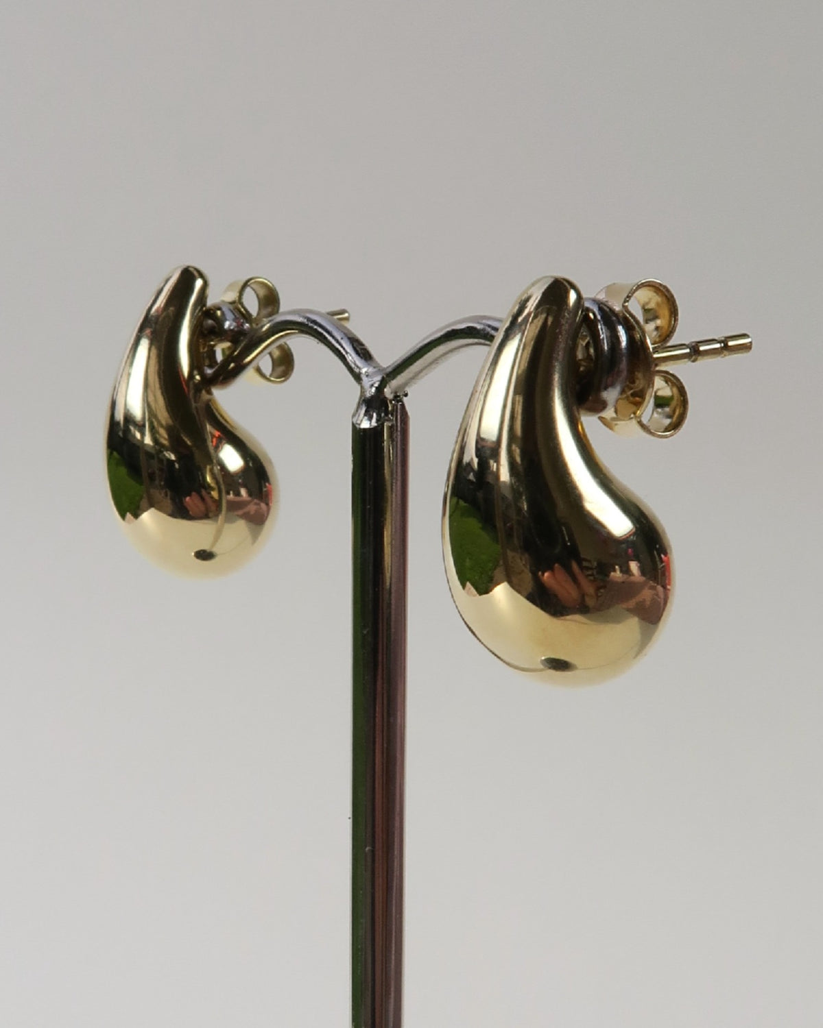 18CT GOLD TEAR DROP EARRINGS