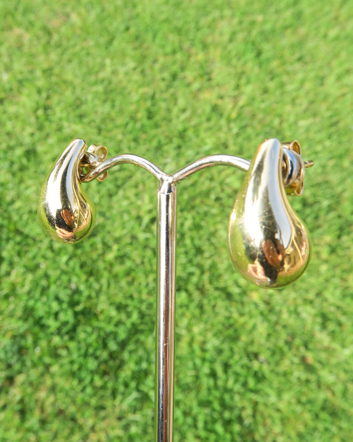 18CT GOLD TEAR DROP EARRINGS