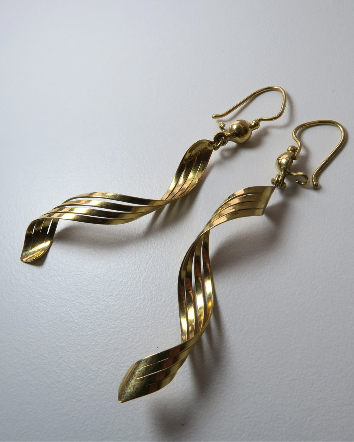 18CT GOLD TWISTED RIBBON EARRINGS