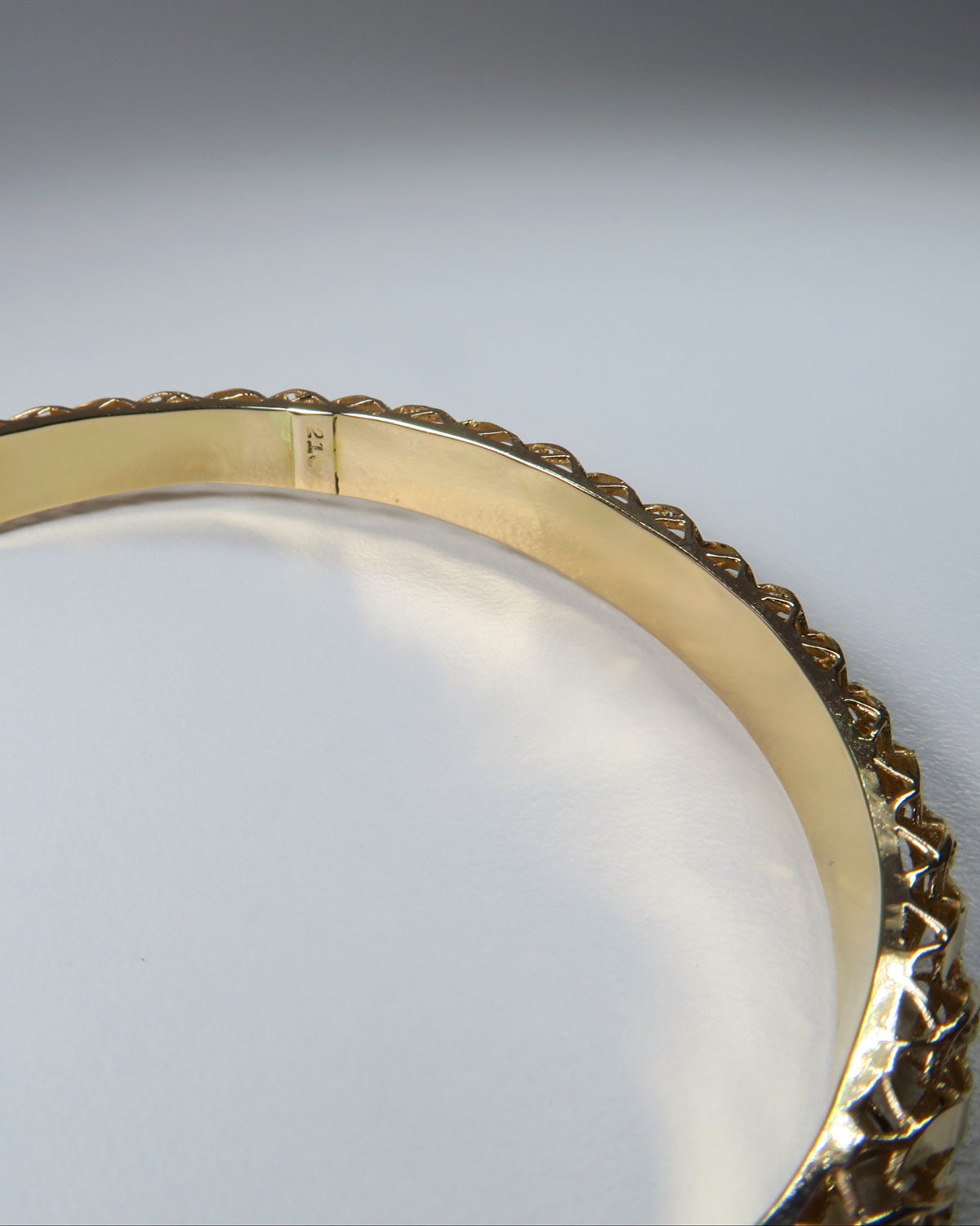 21CT ROSE GOLD BANGLE - 8.89 GRAMS