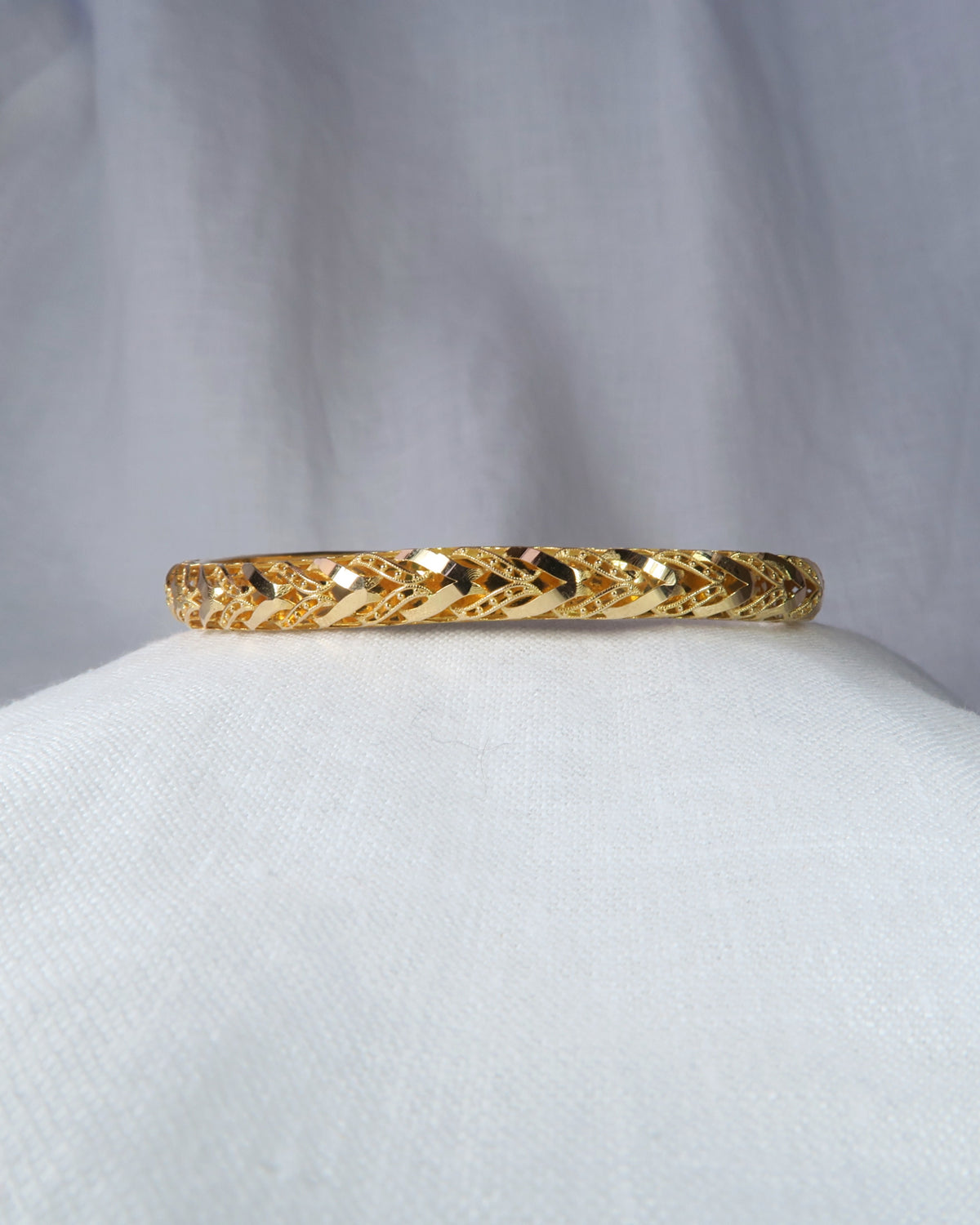 21CT ROSE GOLD BANGLE - 8.89 GRAMS