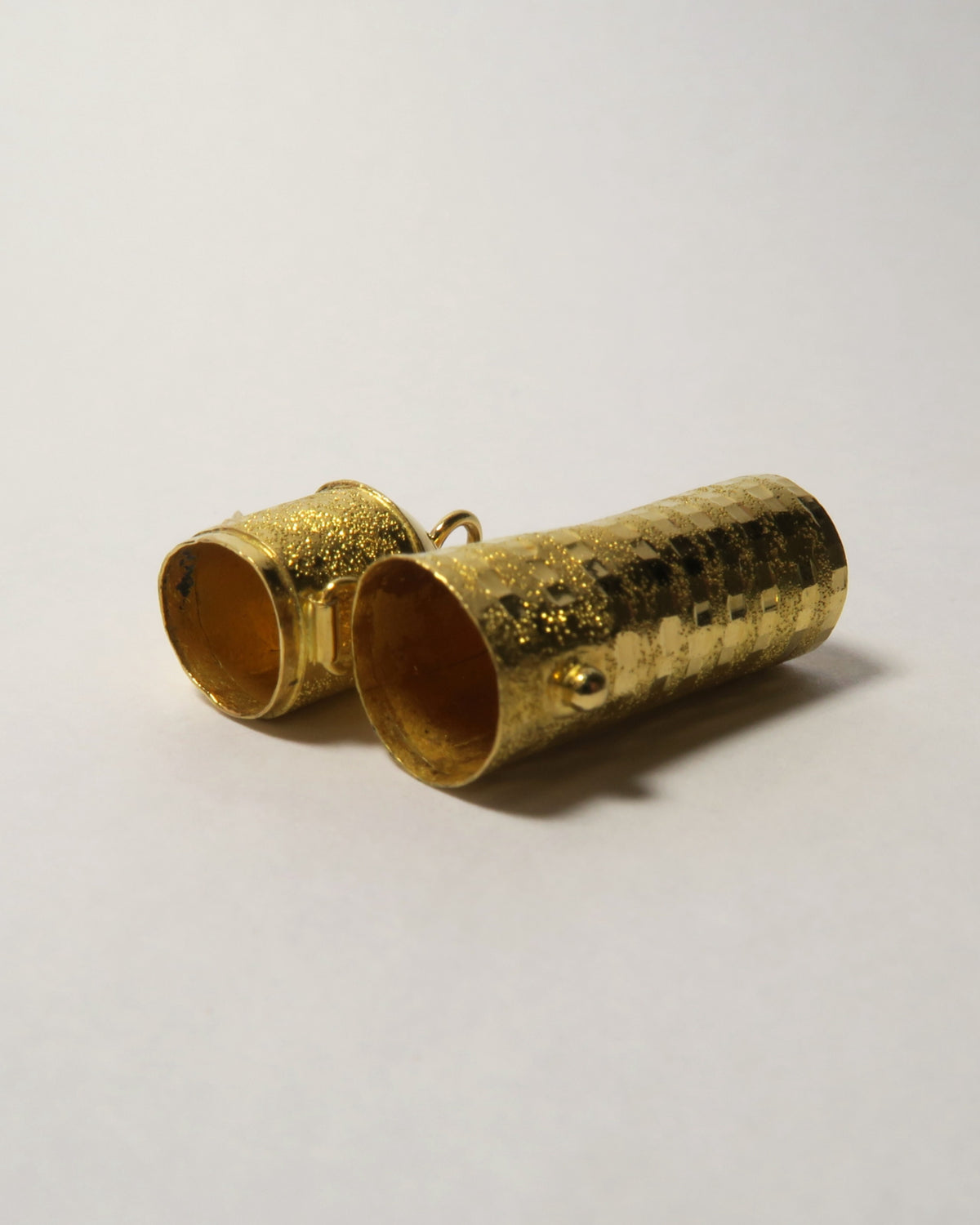22CT GOLD ARTISAN MECHANICAL PILL PENDANT