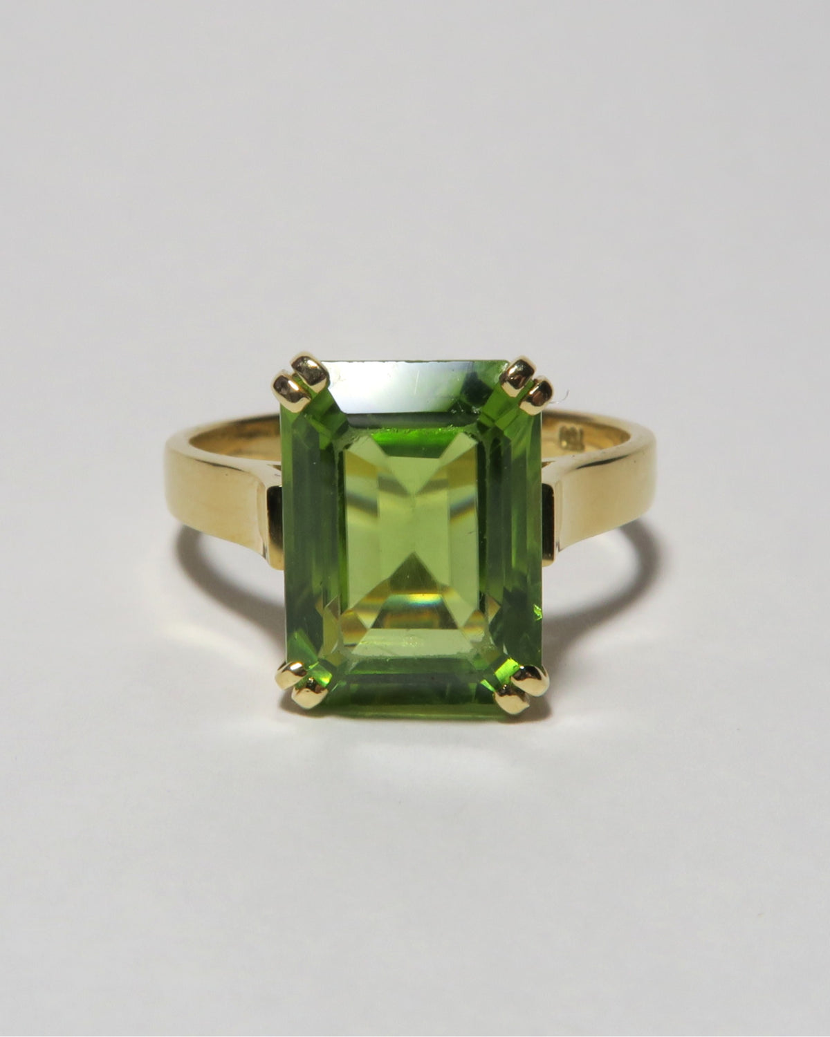 18CT GOLD HANDMADE PERIDOT RING