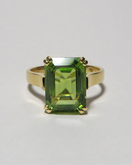 18CT GOLD HANDMADE PERIDOT RING