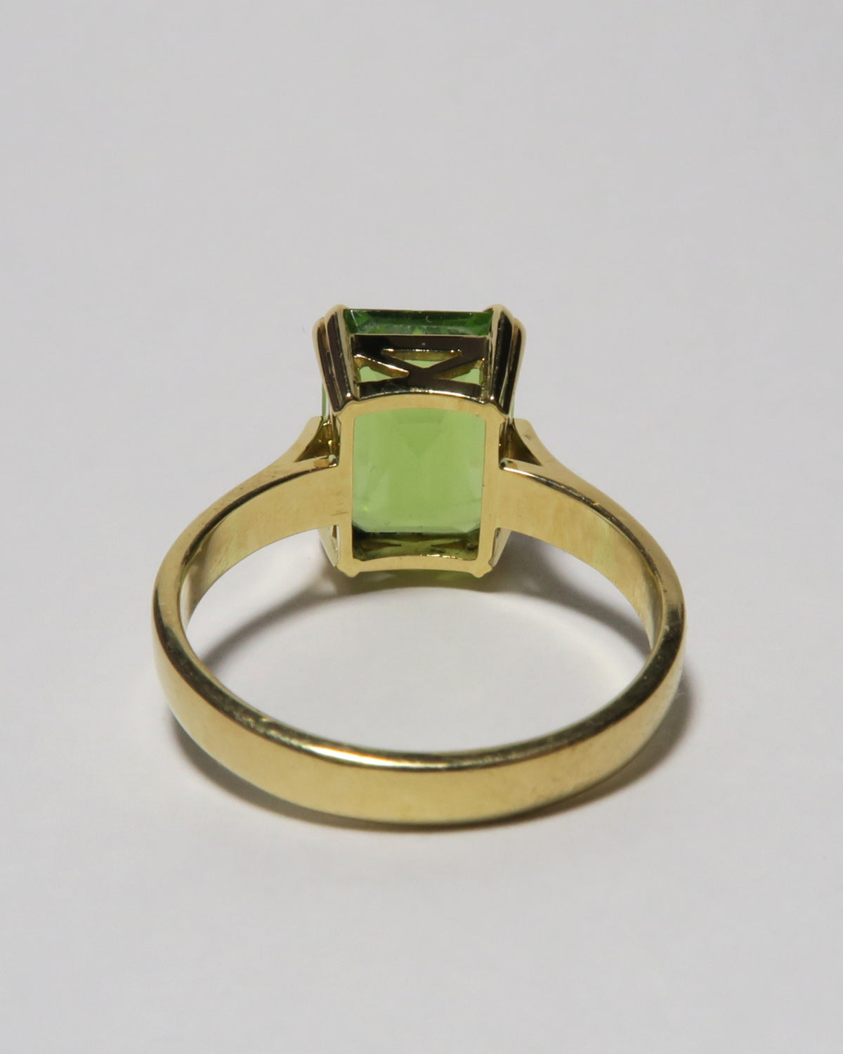 18CT GOLD HANDMADE PERIDOT RING