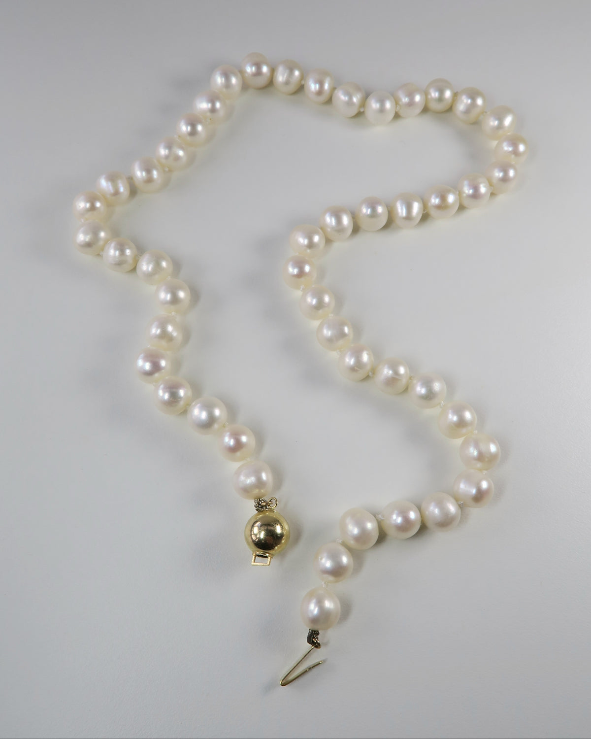 FRESHWATER PEARL NECKLACE WITH 14CT GOLD CLASP