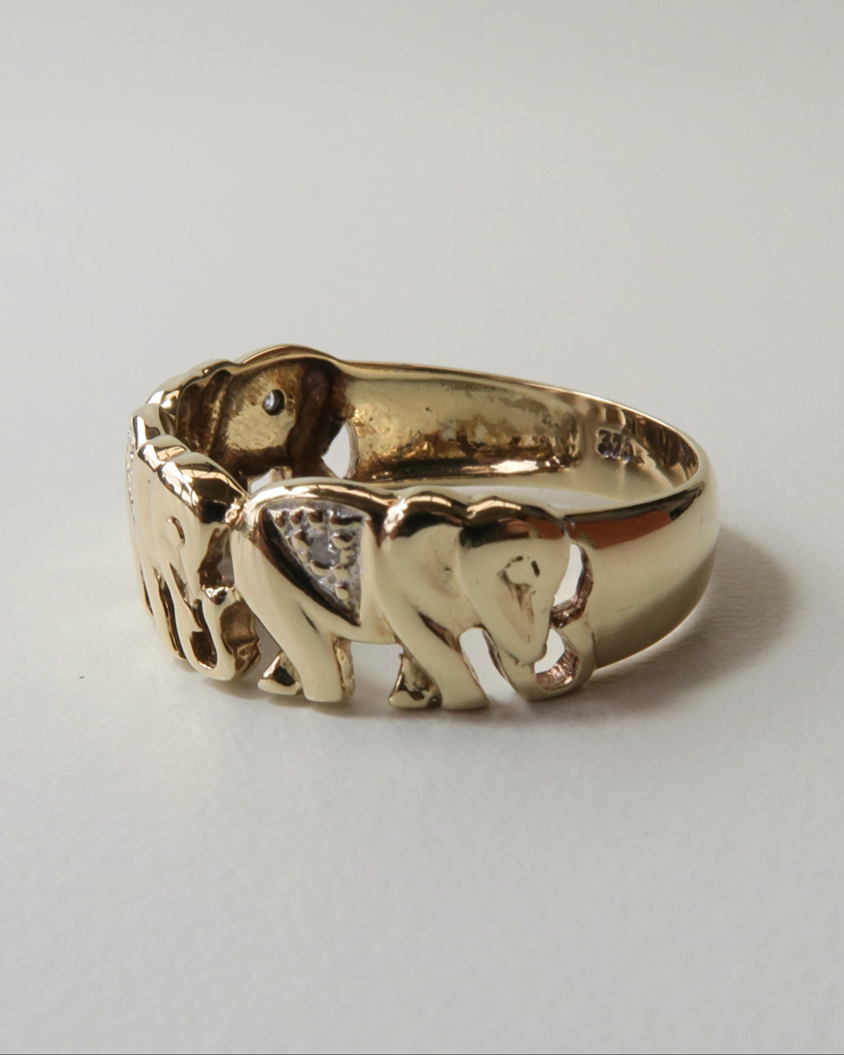 9CT GOLD ELEPHANT RING WITH DIAMONDS